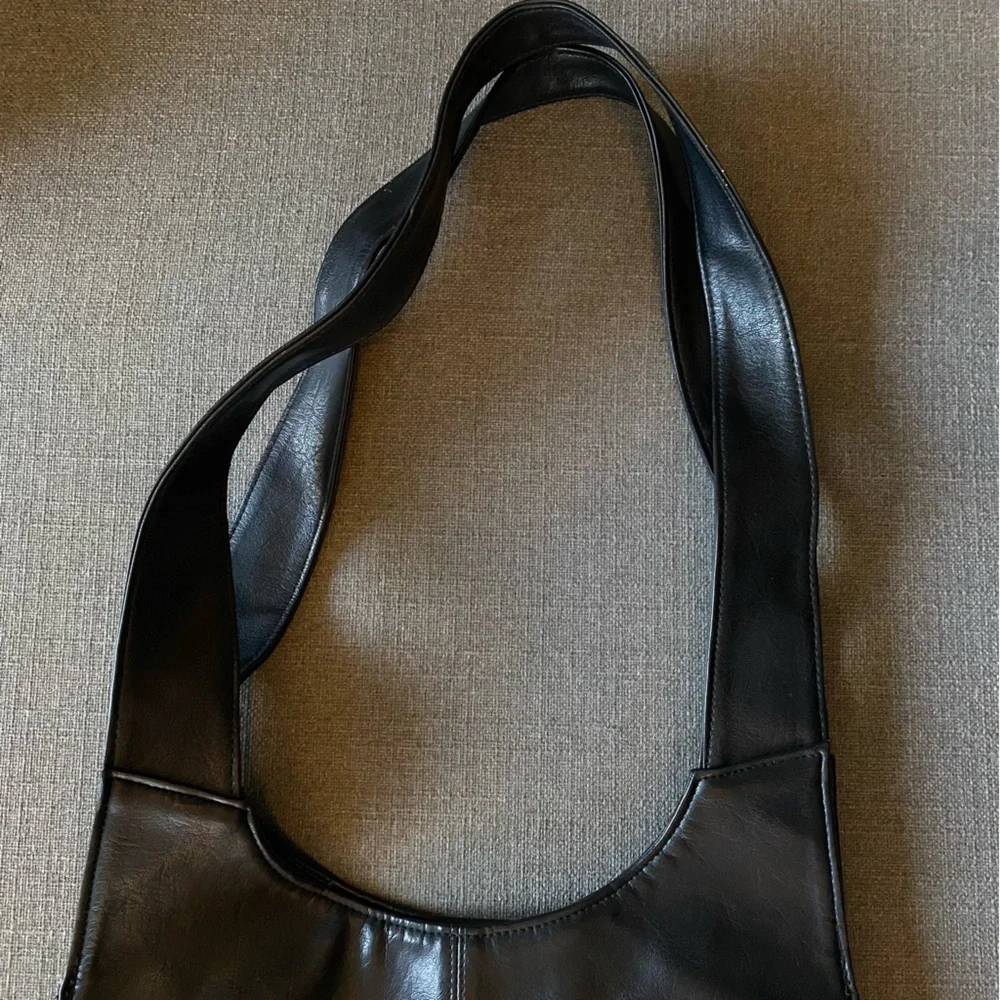 VINTAGE Manmade Leather Shoulder Bag in Black